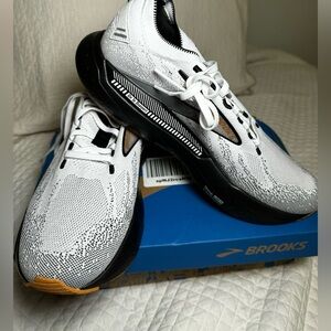 Brooks men athletic shoes